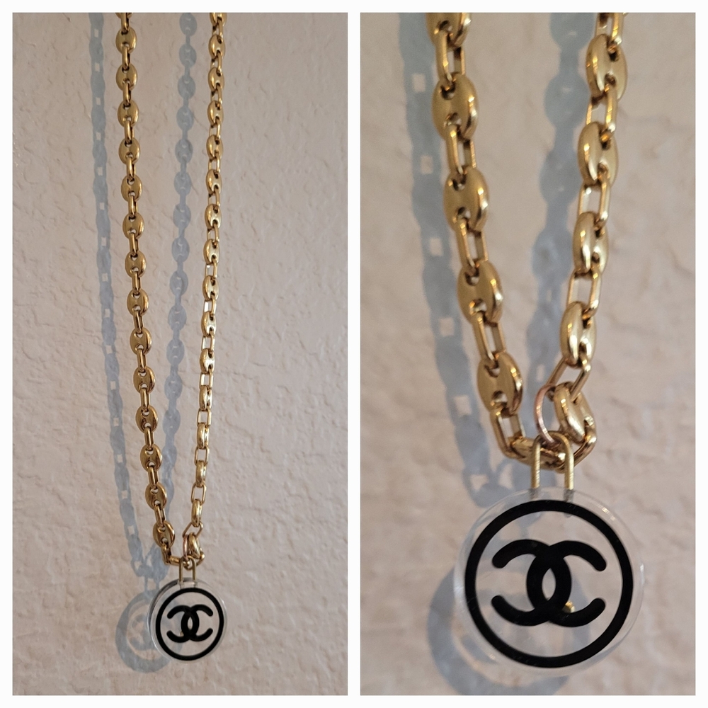 C h a n e l Pendant Necklace - Picture 2 of 10